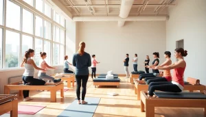 台東区の明るいスタジオで、さまざまな参加者とインストラクターが参加する魅力的なピラティスのクラス